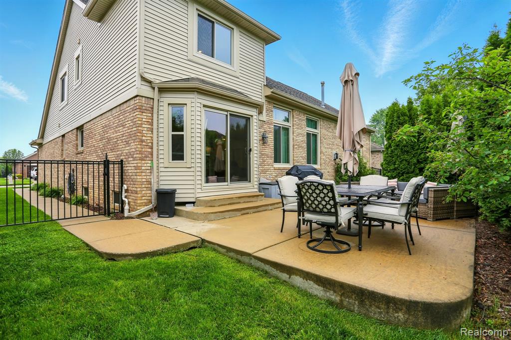 36694 Maple Leaf Drive