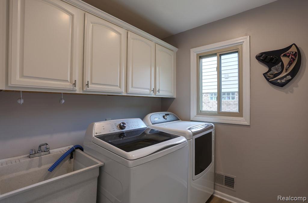36694 Maple Leaf Drive