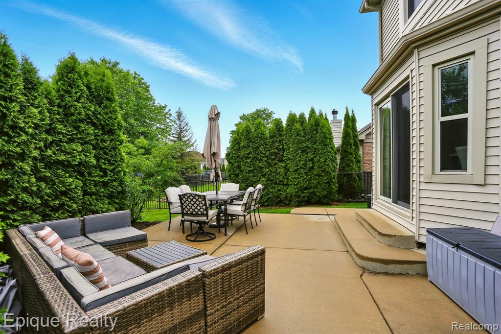 36694 Maple Leaf Drive