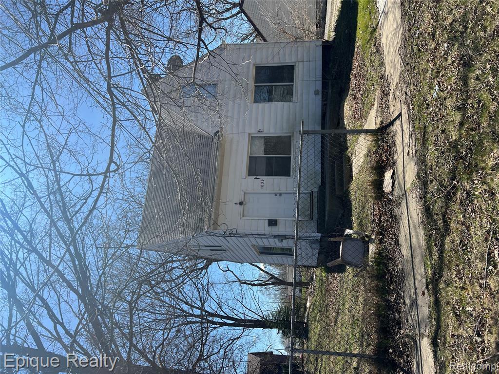 1039 Markham Street