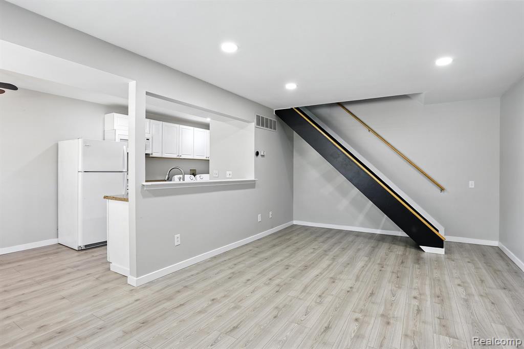 3043 Oakridge Court