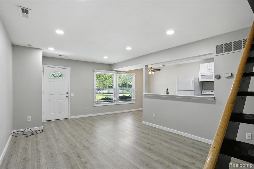 3043 Oakridge Court
