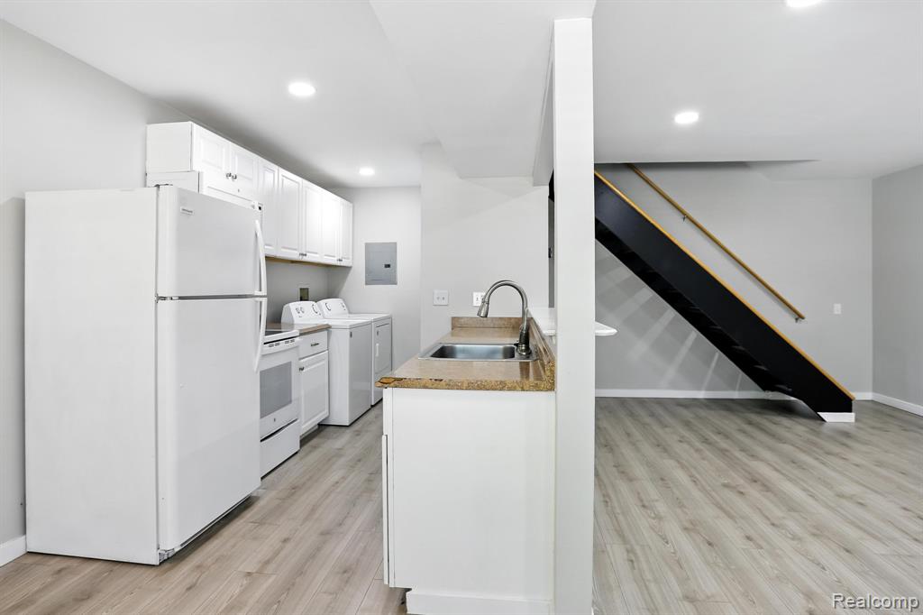 3043 Oakridge Court