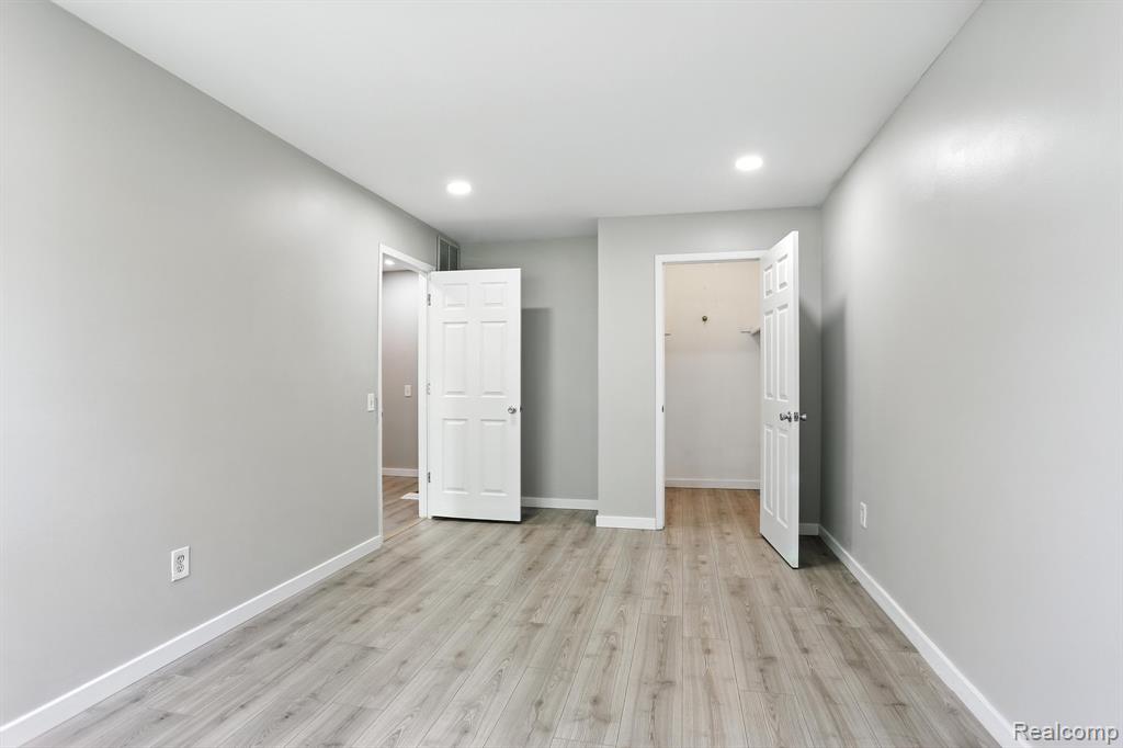 3043 Oakridge Court