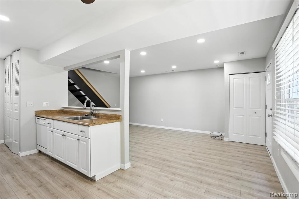 3043 Oakridge Court