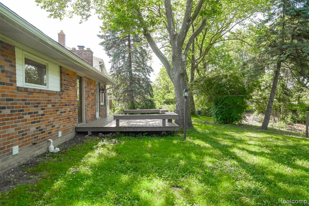 1842 Saxon Street