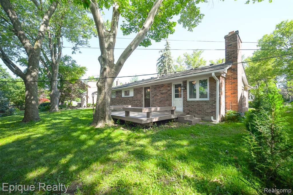 1842 Saxon Street