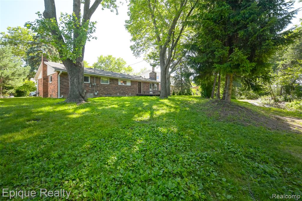 1842 Saxon Street
