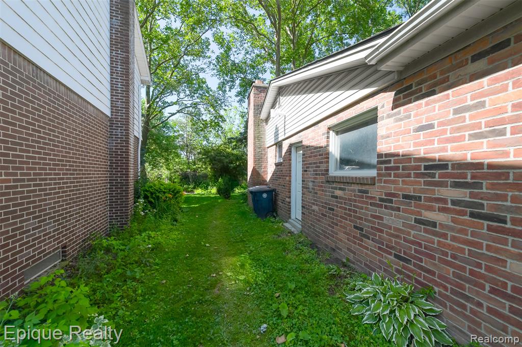 1842 Saxon Street