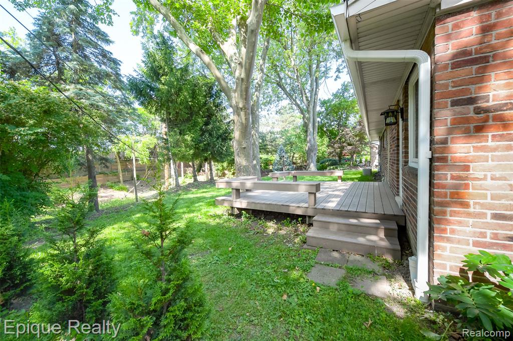 1842 Saxon Street