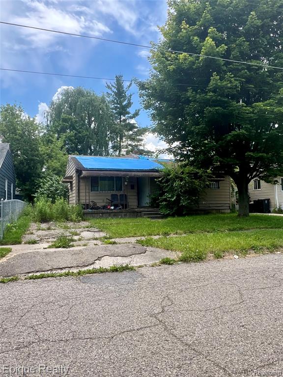 605 W Foss Avenue