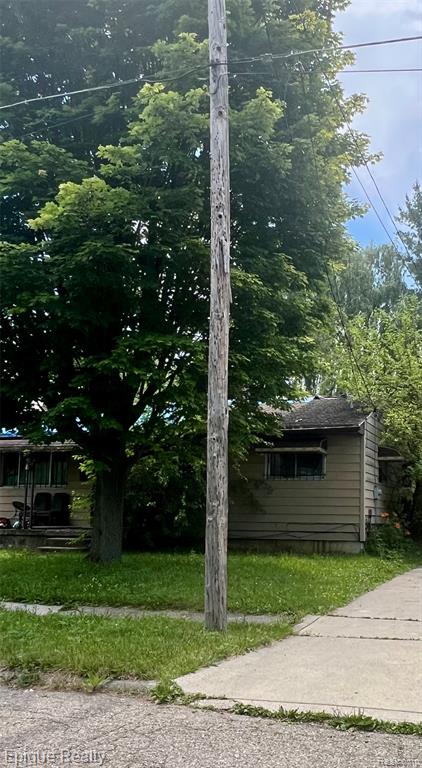 605 W Foss Avenue
