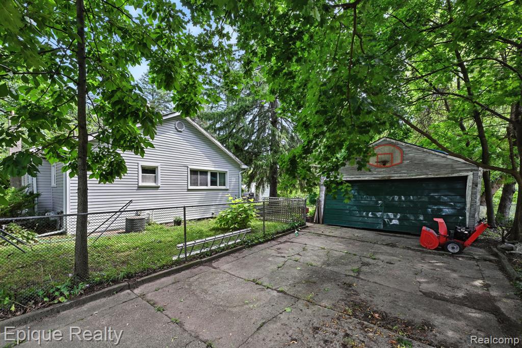 1209 Applewood Drive