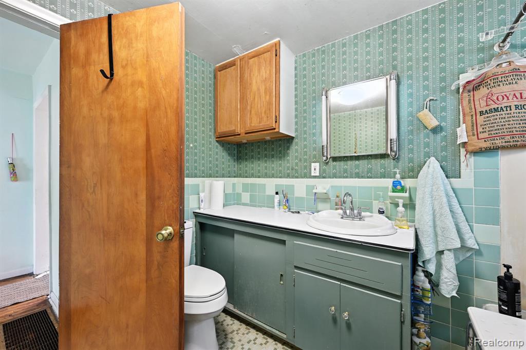 1209 Applewood Drive