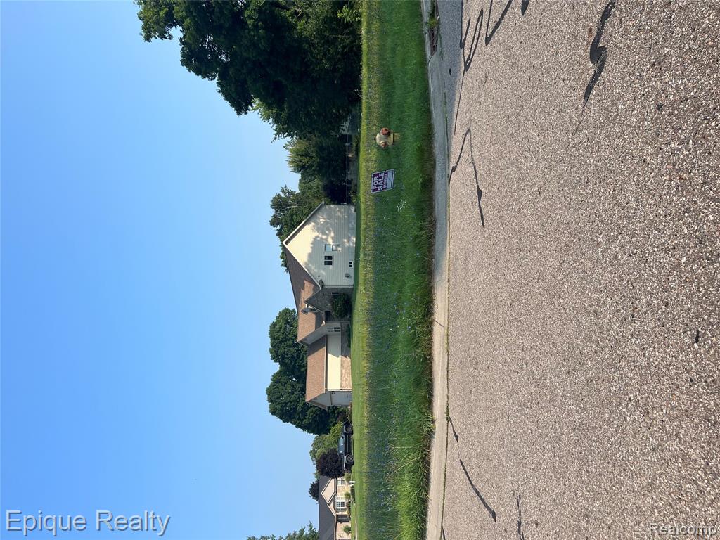 1 Whisper Ridge Court