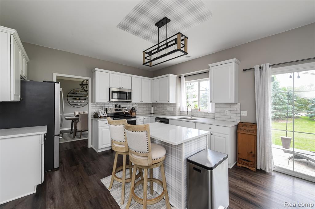 6068 Woodpecker Court