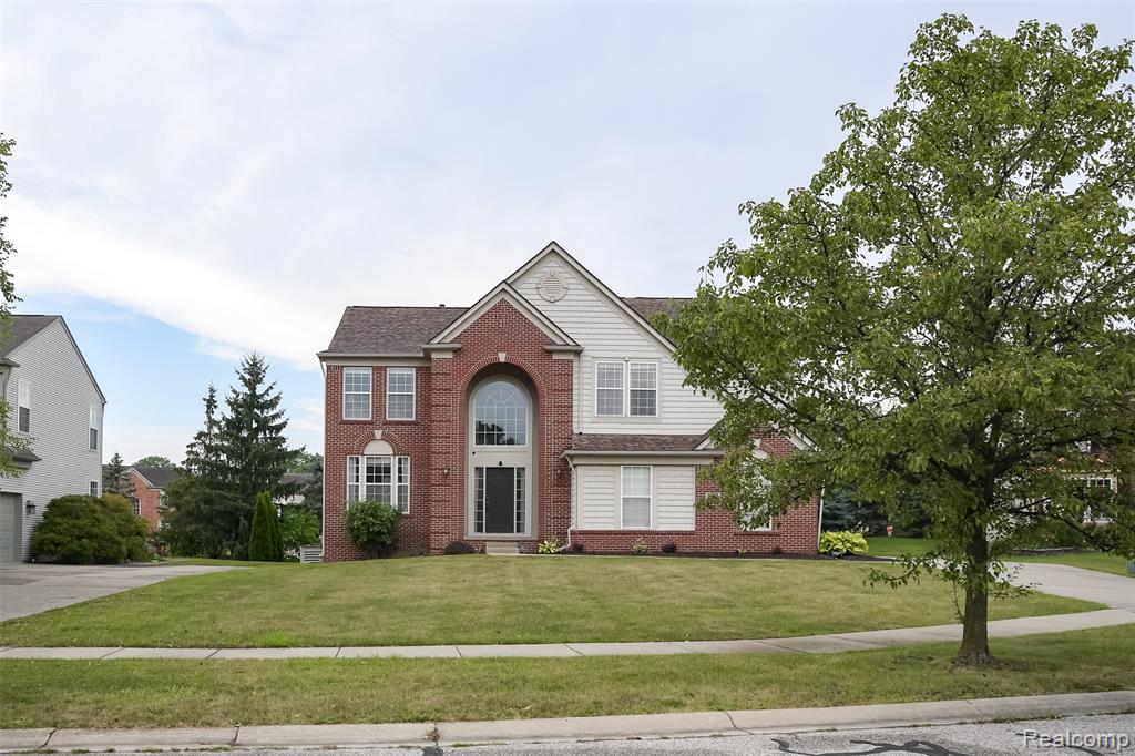 6068 Woodpecker Court