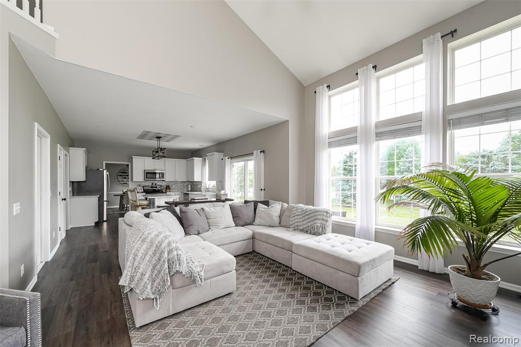 6068 Woodpecker Court