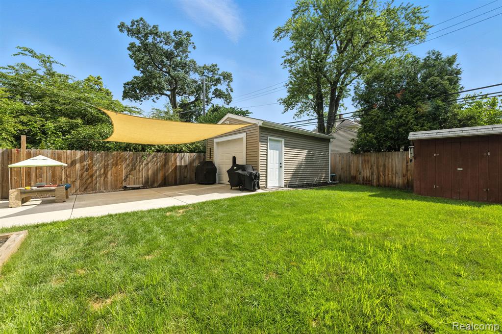 910 Maplegrove Avenue