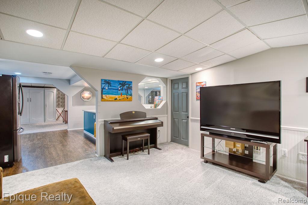 23600 Suttons Bay Drive
