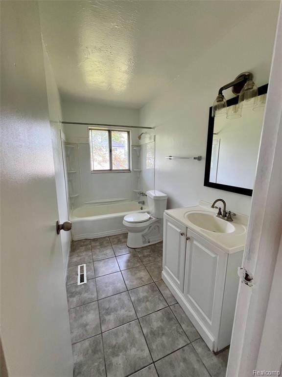 6410 Belltree Lane