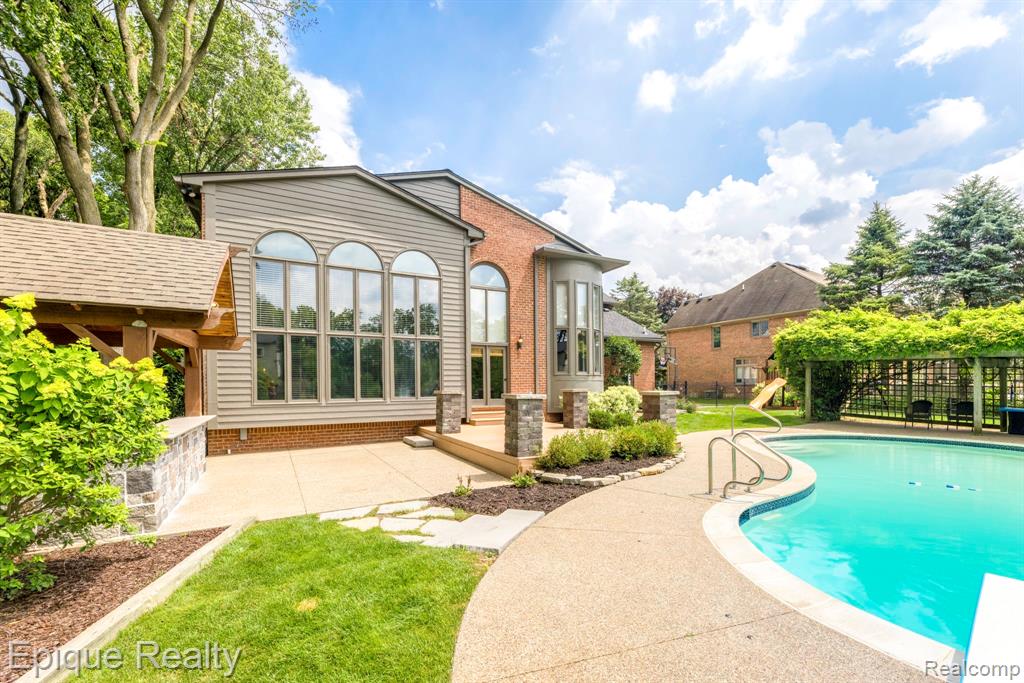 865 Lakewood Drive