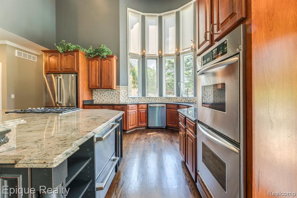 865 Lakewood Drive