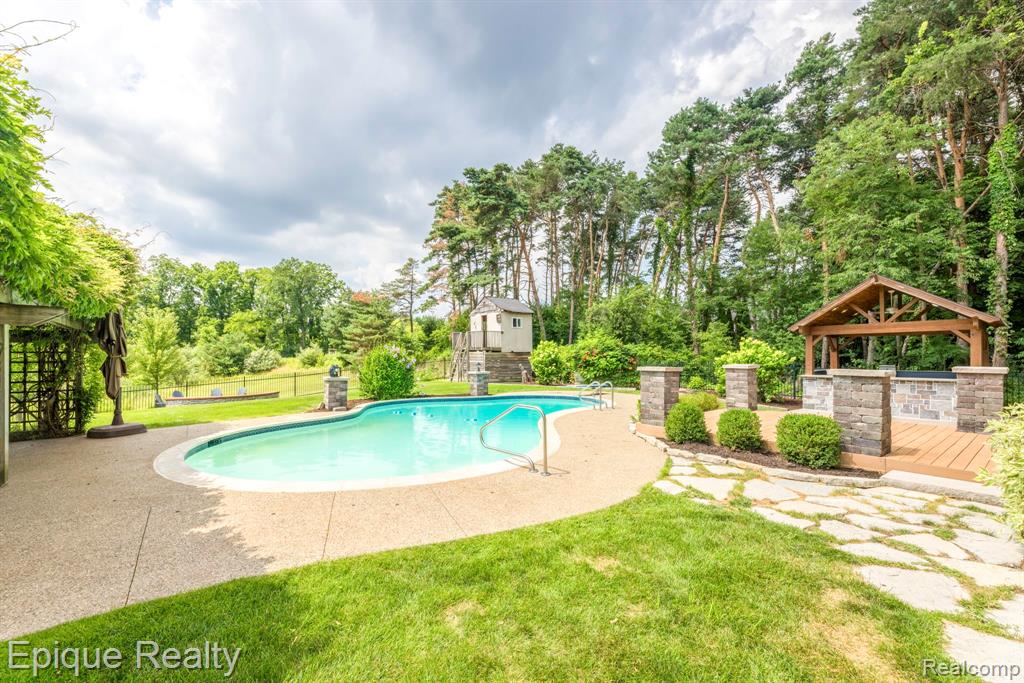 865 Lakewood Drive