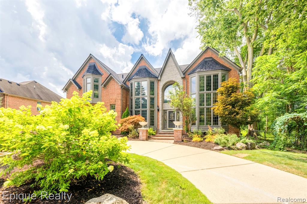 865 Lakewood Drive
