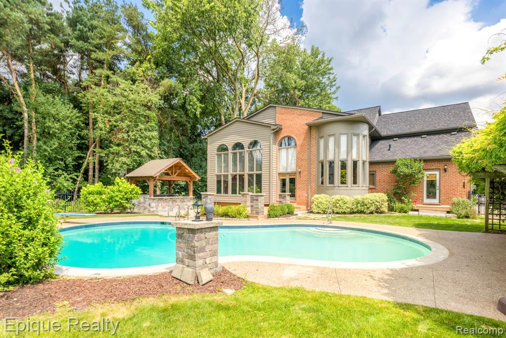 865 Lakewood Drive