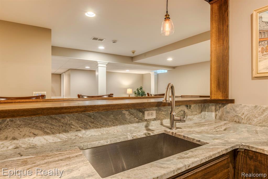 865 Lakewood Drive