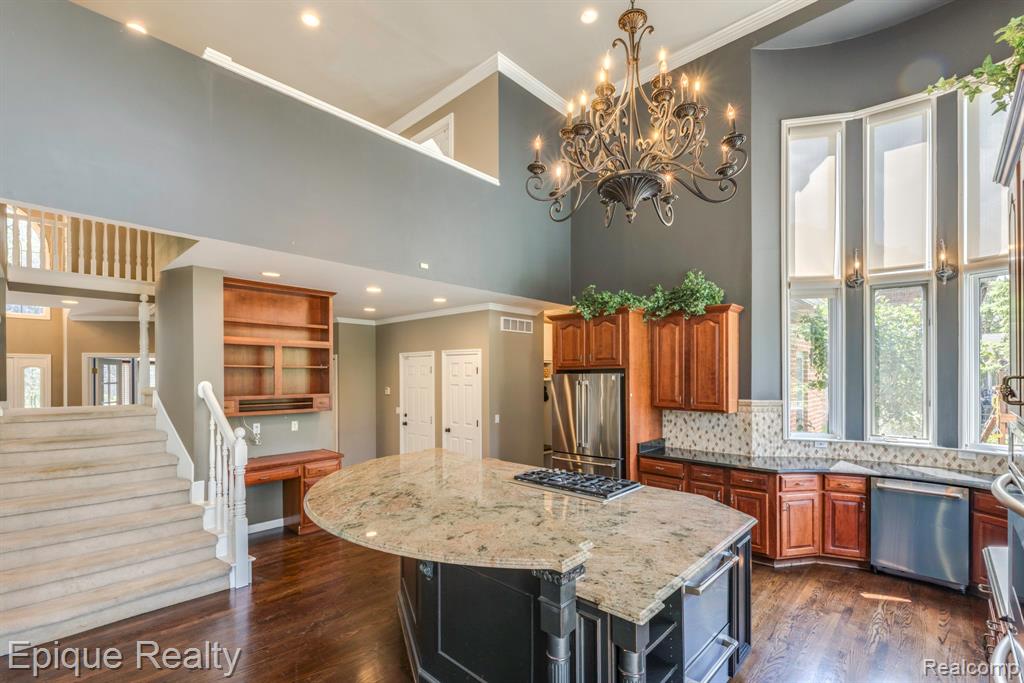 865 Lakewood Drive