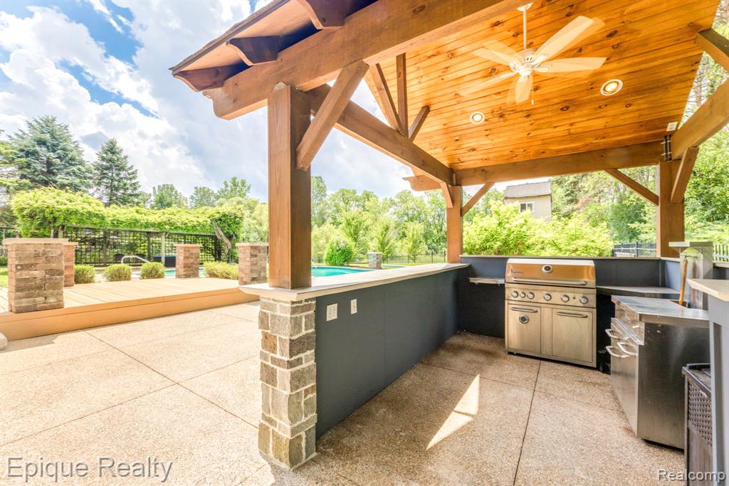 865 Lakewood Drive