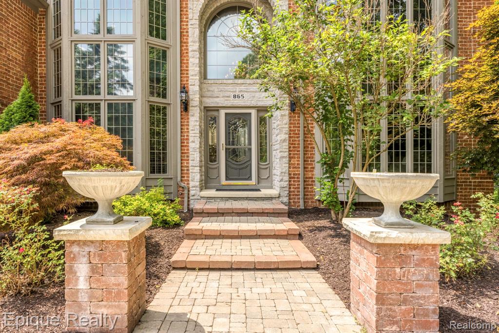865 Lakewood Drive