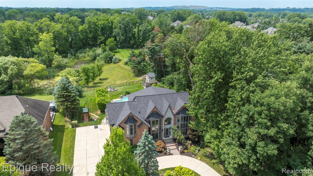 865 Lakewood Drive