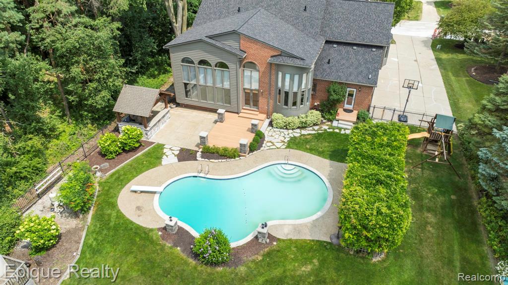865 Lakewood Drive