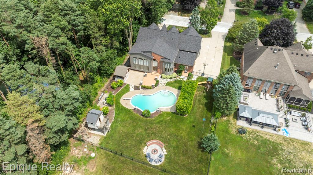 865 Lakewood Drive