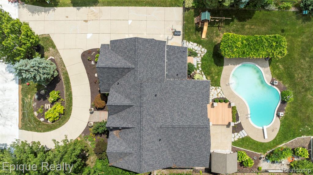 865 Lakewood Drive