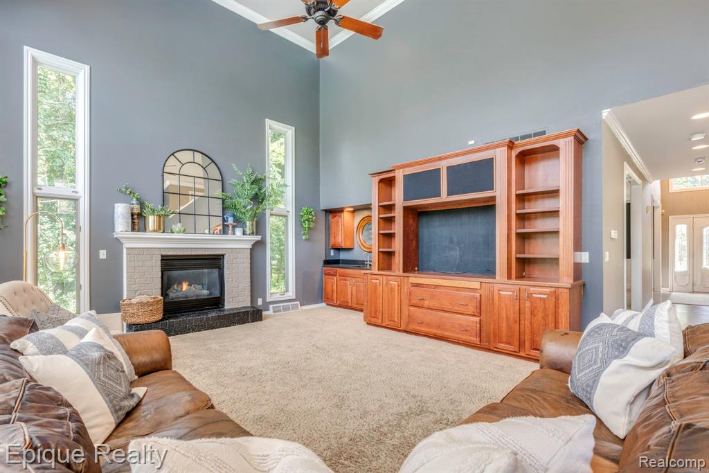 865 Lakewood Drive
