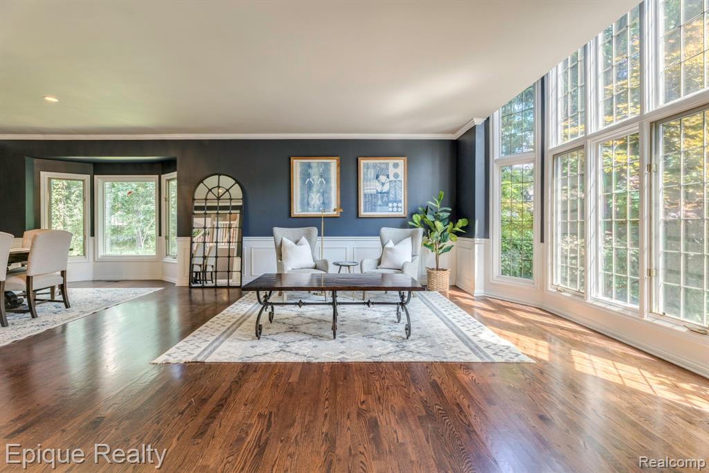 865 Lakewood Drive