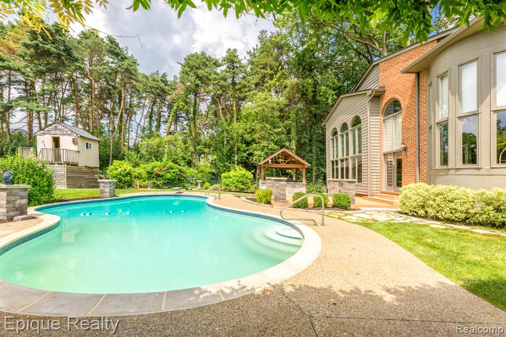 865 Lakewood Drive