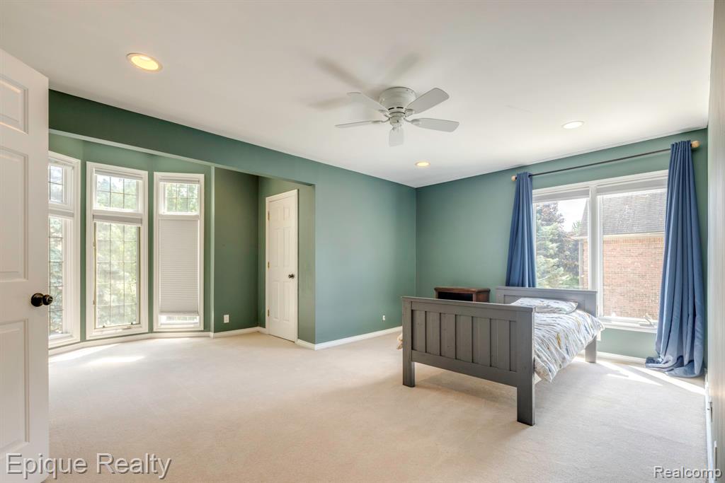 865 Lakewood Drive