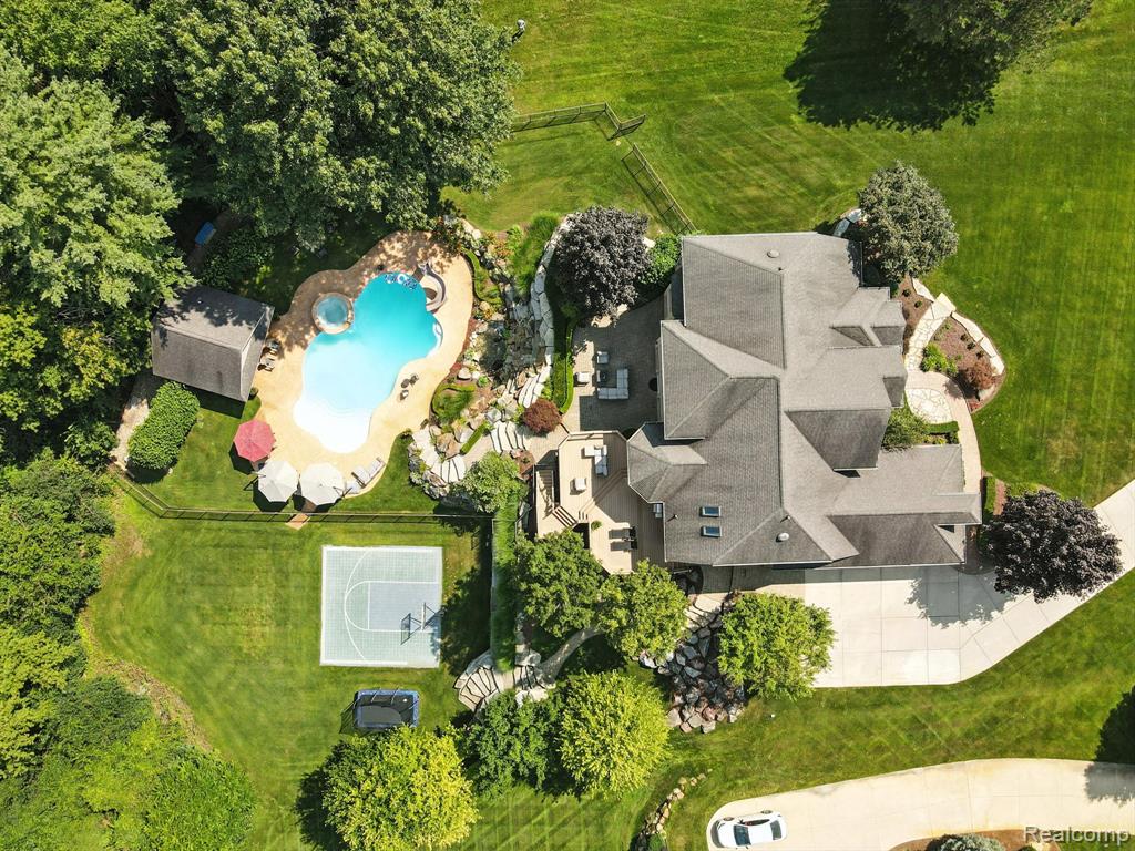 815 Pinery Boulevard
