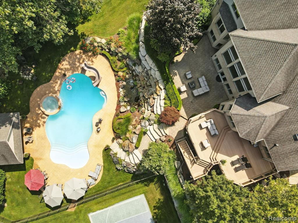 815 Pinery Boulevard