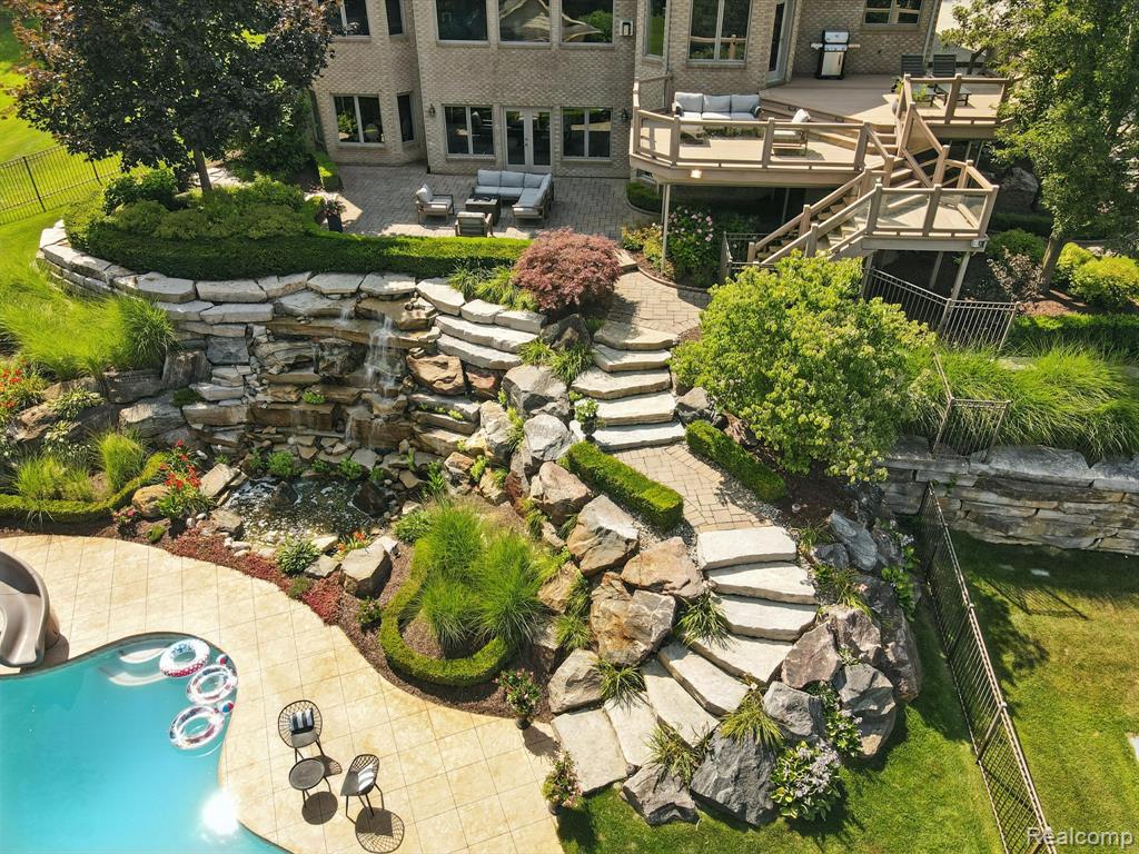 815 Pinery Boulevard