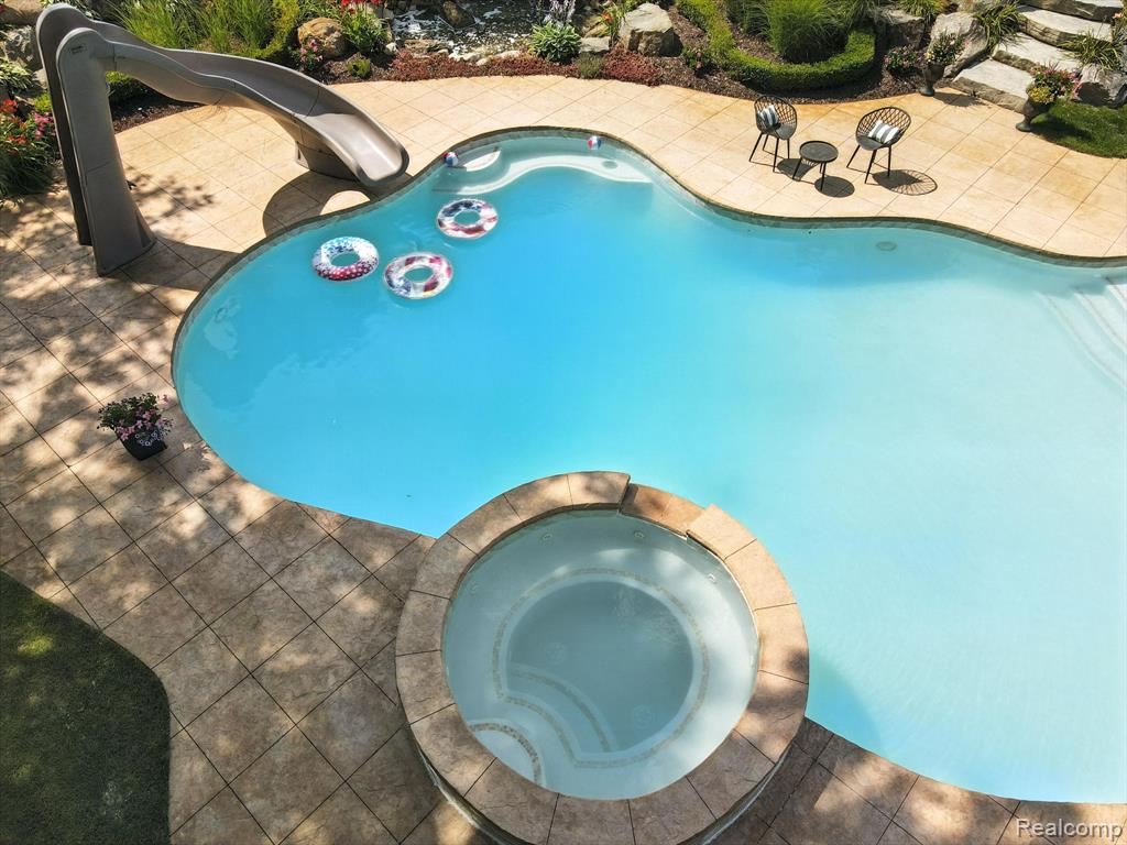815 Pinery Boulevard