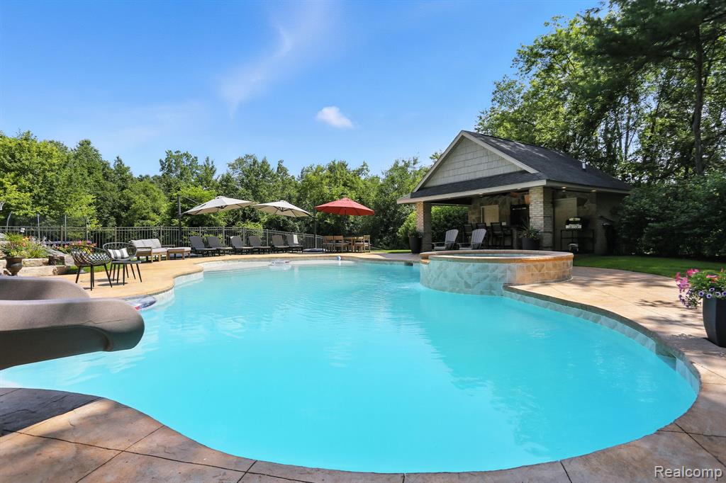 815 Pinery Boulevard