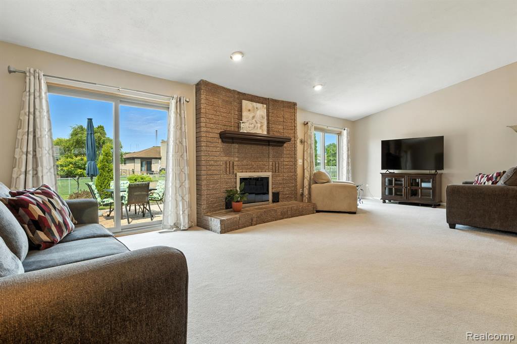42393 Royal Lane