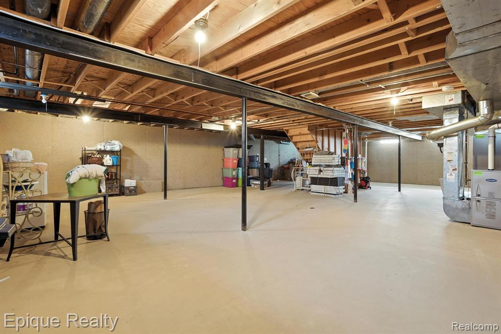 42393 Royal Lane