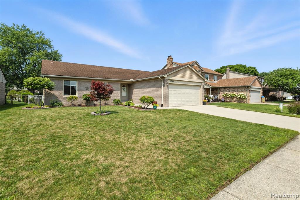 42393 Royal Lane